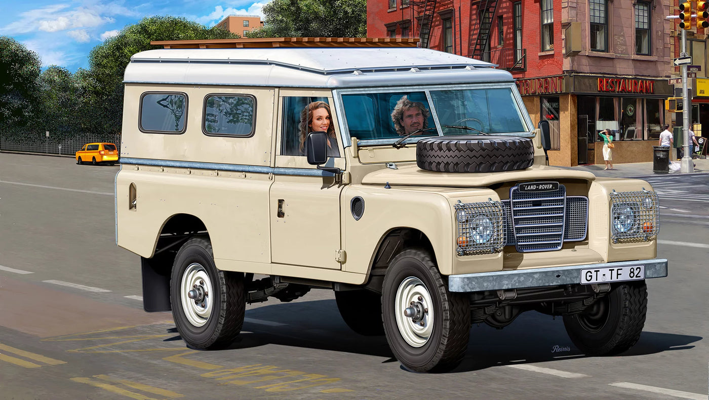 07056 Land Rover Series III LWB Model Kit