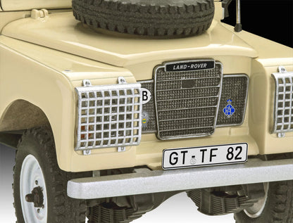 07056 Land Rover Series III LWB Model Kit